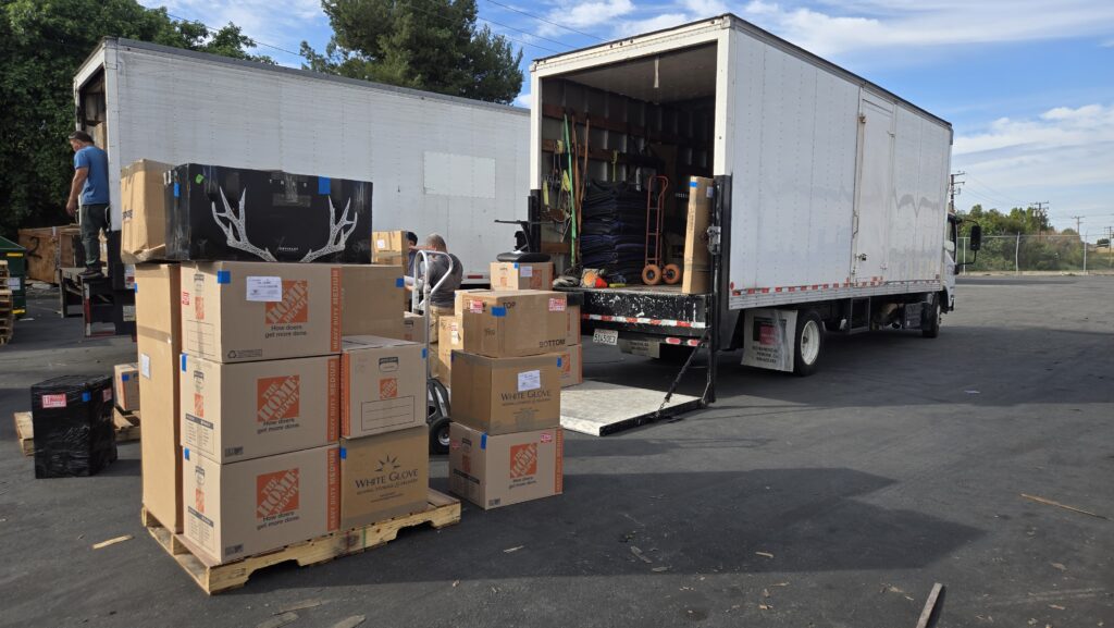 美国圣地牙哥海运集装箱搬家到中国上海，美国海运集装箱报价美金$2500元，国内清关价格人民币4500元，美国海运价格$300/CBM，任何海运回国问题推荐咨询Ship2China国际搬家公司